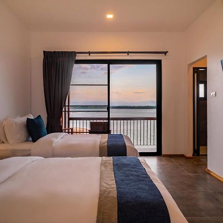فندق The Riviera تشامباساك المظهر الخارجي الصورة
