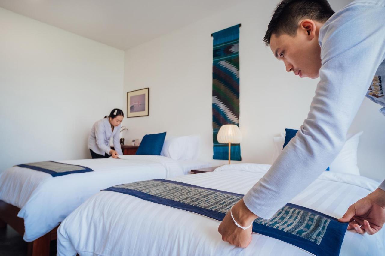 فندق The Riviera تشامباساك المظهر الخارجي الصورة